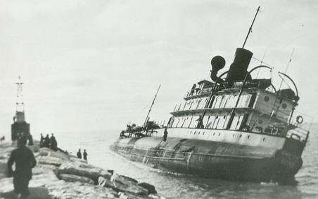 The Henry Cort wrecked at Muskegon